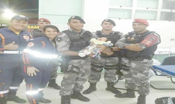 Policiais do Bope e os socorristas do Samu que atuaram no salvamento da pequena Isis Sofia (Foto: Divulgação)