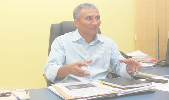 Presidente do Detran, Juscelino Pereira, diz que órgão não teve tempo hábil para implantar novo sistema (Foto: Diane Sampaio)