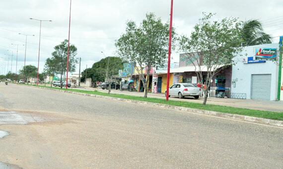 Avenida no bairro Cidade Satélite  (Foto: Arquivo/Folha)