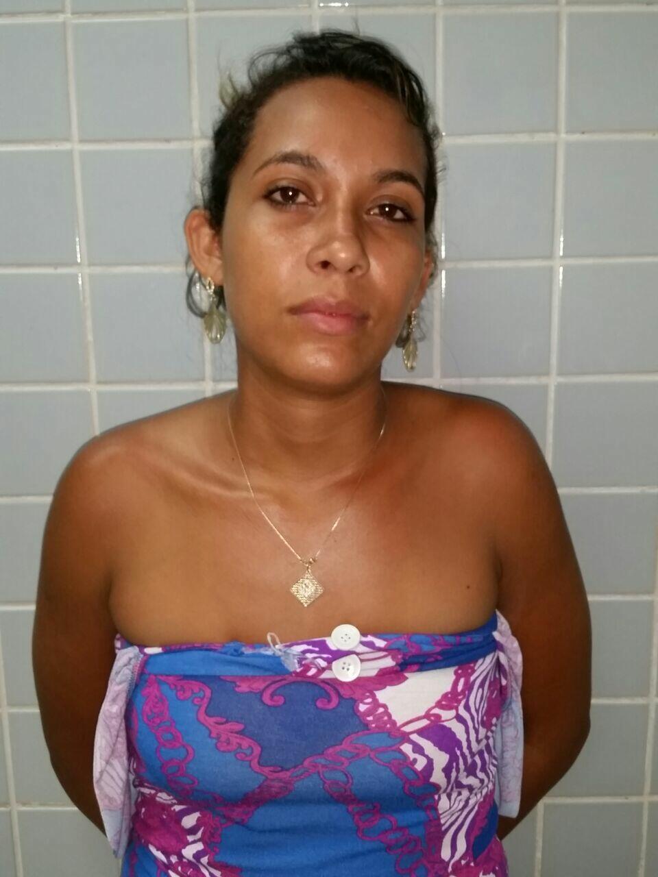 Nelciane Pereira de Andrade é acusada de participar, com mais duas pessoas, de uma série de assaltos ocorridos recentemente na Capital e estava sendo investigada por outros crimes, incluindo um latrocínio (Foto: Divulgação)