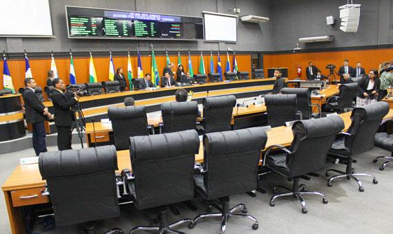 Deputados tinham até ontem para aprovar LDO ou não poderiam entrar em recesso (Foto: Diane Sampaio)