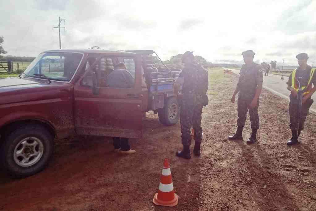 Até hoje, 399 veículos leves, 125 em motocicletas, 13 caminhões, nove ônibus e uma embarcação foram revistados