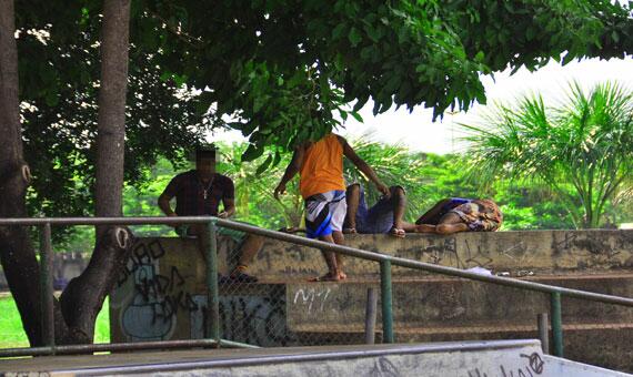 Praça Germano Augusto Sampaio, no bairro Pintolândia, está sendo dominada por traficantes e usuários de droga (Foto: Arquivo/Folha)