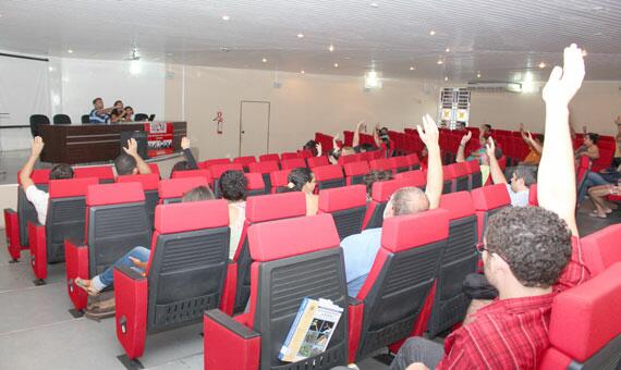 Assembleia geral de docentes definiu os próximos passos do movimento grevista na UFRR (Foto: Diane Sampaio)