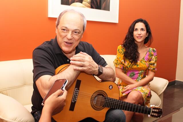 Toquinho e Verônica Ferriani em entrevista à imprensa (Foto: Diane Sampaio)