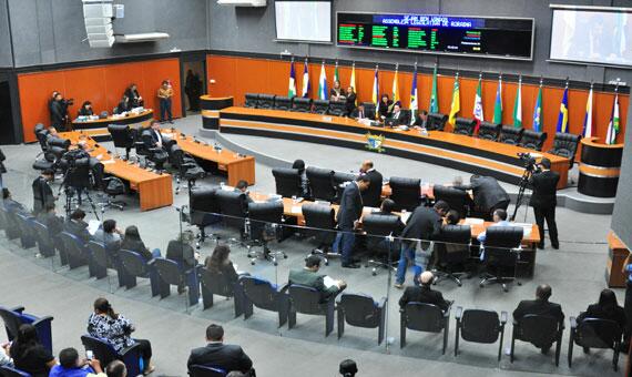 Deputados entraram de recesso no final do mês passado e só retornam na primeira semana de agosto (Foto: Rodrigo Sales)