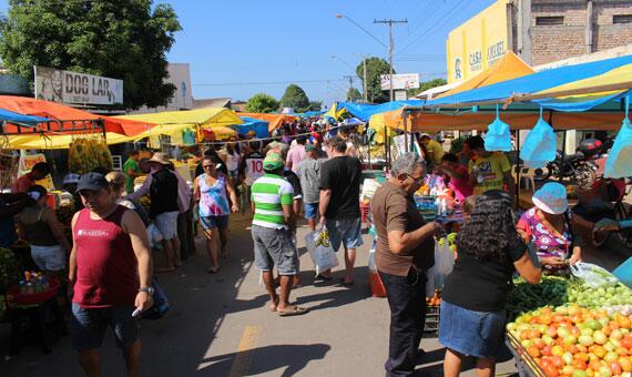 Feira do Pintolândia é realizada aos sábados pela manhã (Foto: Samara Cordeiro)