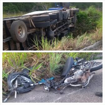 Ao tentar fazer uma ultrapassagem a moto se chocou de frente com o caminhão que vinha do município de Iracema (Foto: Divulgação)