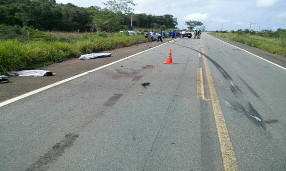 Pai e filho morreram na hora da colisão da moto em que eles estavam com um caminhão, na BR-174 (Foto: Divulgação)