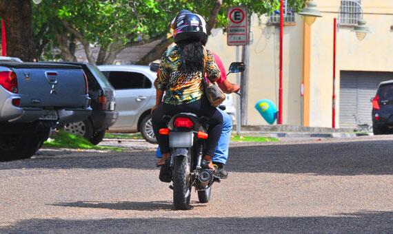 Atuação de motos como táxi não é autorizada pela Prefeitura de Boa Vista (Foto: Rodrigo Sales)