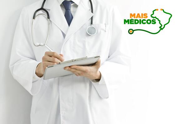 Médicos formados no Brasil ou com diplomas revalidados têm até o dia 19 de julho para fazer a inscrição