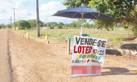Terrenos são vendidos a preços acessíveis, mas sem autorização da Prefeitura (Foto: Diane Sampaio)