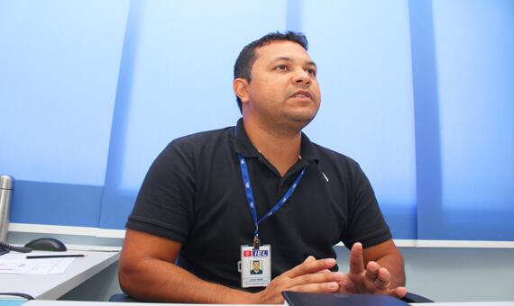 Coordenador do programa Emprega Indústria, Júlio César dos Santos (Foto: Diane Sampaio)