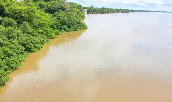 Com inverno fraco, pela primeira vez este ano as praias desapareceram (Foto: Diane Sampaio)