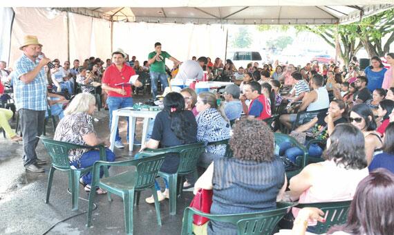 Categoria quer enquadramento no novo PCCR e volta do horário corrido na Educação (Foto: Rodrigo Sales)