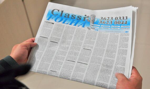 Classificado da Folha anuncia, em média, 80 vagas de emprego diariamente (Foto: Rodrigo Sales)