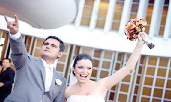 Rodrigo Baraúna e Aline Vasconcelos optaram pelo casamento católico (Foto Saulo Oliveira)