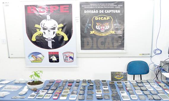 Farto material apreendido mostra que presos não encontram dificuldade para ter acesso a drogas, celulares e bebidas alcoólicas (Foto: Fernando Oliveira)