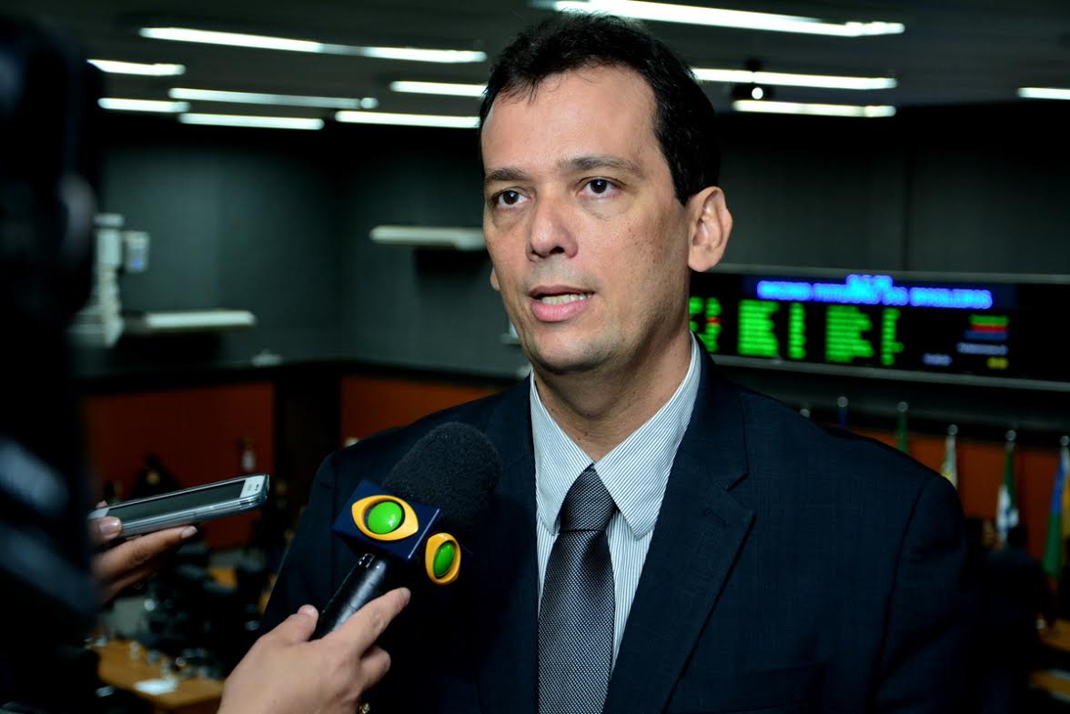 Deputado Jorge Everton explicou que o requisito contraria o princípio da isonomia