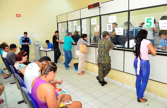 Foram entregues aos condutores da Capital e do Interior do estado Licenciamento de Veículos, Certificados de Registro de Veículos e CNHs (Foto: Secom-RR)