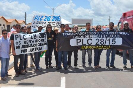 Pautas das manifestações eram de apoio à educação e pedidos de reajuste salarial (Foto: Rodrigo Sales)