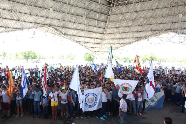 Cerca de dois mil estudantes de 38 escolas da rede estadual de ensino se reuniram para atividades culturais, desportivas e pedagógicas (Foto: Diane Sampaio)