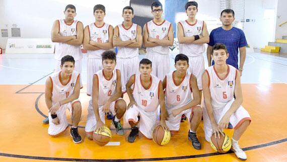 A seleção roraimense de basquete masculino Sub-15 no Campeonato Brasileiro da categoria, em Curitiba (Foto: William Lucas/Inovafoto/CBB)