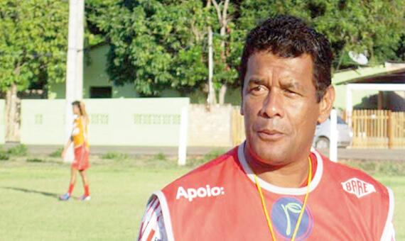 O técnico do Baré Sub-20, Cláudio Marcos (Foto: Raustman Gondim/Arquivo Folha)