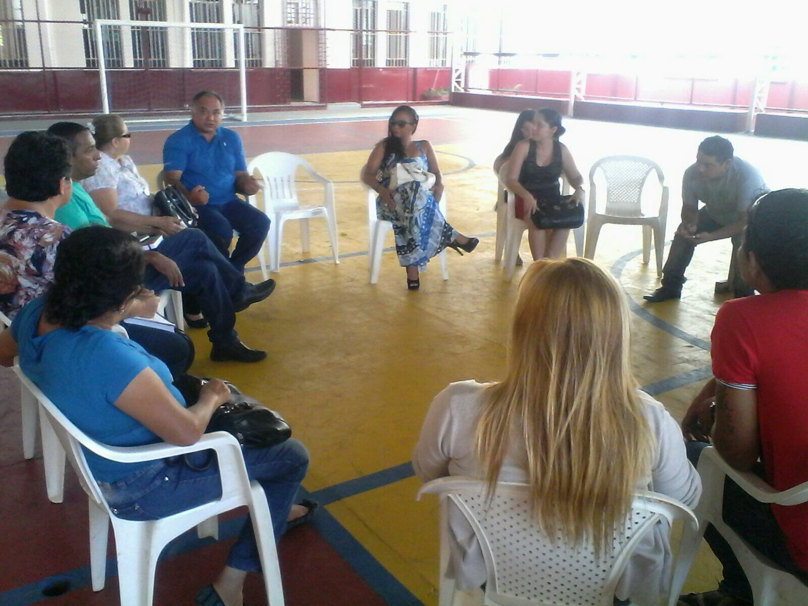 Reunião hoje pela manhã entre pais e professores (Minervaldo Lopes)
