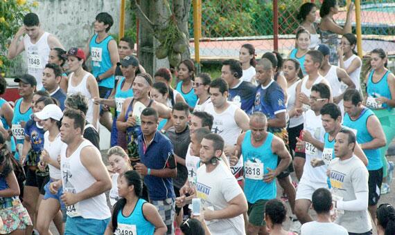 A corrida é dividida em trajetos de cinco e dez quilômetros (Foto: Lucas Luckezie/Ilustração)