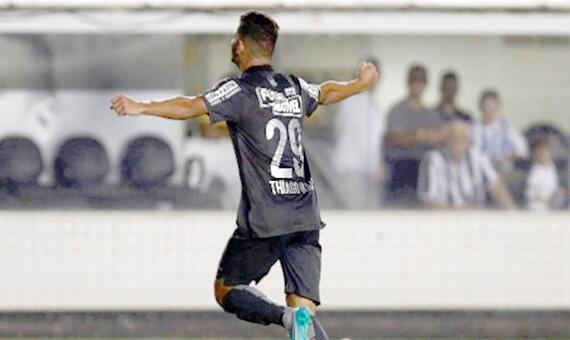 Volante Thiago Maia comemora após marcar o segundo gol do Santos contra o Avaí, na Vila Belmiro (Foto: Ricardo Saibun/Santos FC)
