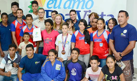Lançamento do Bolsa Atleta contou com a presença da prefeita Teresa Surita (Foto: Andrezza Mariot/Semuc)