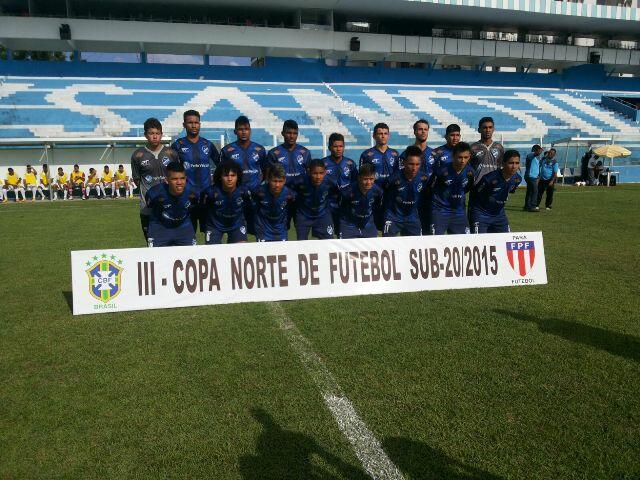 O time do São Raimundo perfilado no estádio da Curuzu, em Belém (Foto: Divulgação)