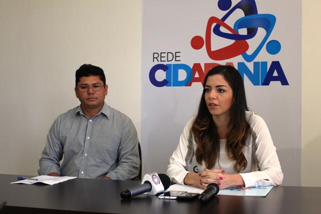 Secretária de Trabalho e Bem Estar Social Emília Campos e diretor do Sine, Rosivaldo Carneiro durante entrevista coletiva realizada na manhã de hoje (Foto: Diane Sampaio)