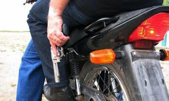 Assaltantes motorizados atacaram da noite de domingo à madrugada de ontem (Foto: Divulgação)
