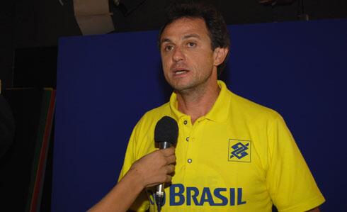 Carlão foi o capitão da seleção brasileira que conquistou o primeiro ouro do vôlei brasileiro nos Jogos Olímpicos de 1992 (Foto: Pesquisa por imagem)