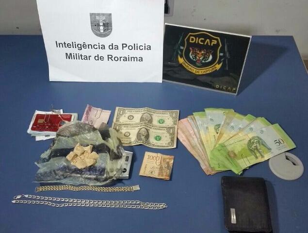 Material apreendido pela Dicap e PM (Foto: Divulgaçao)