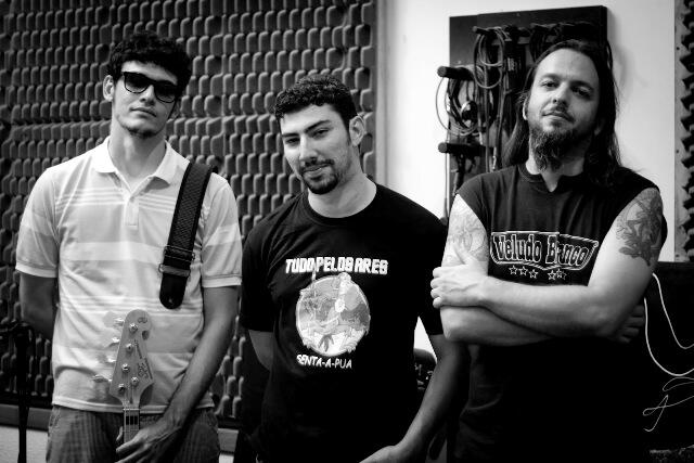 Show do trio roraimense Veludo Branco faz parte da programação do Mama Rock (Foto: Saulo Oliveira)