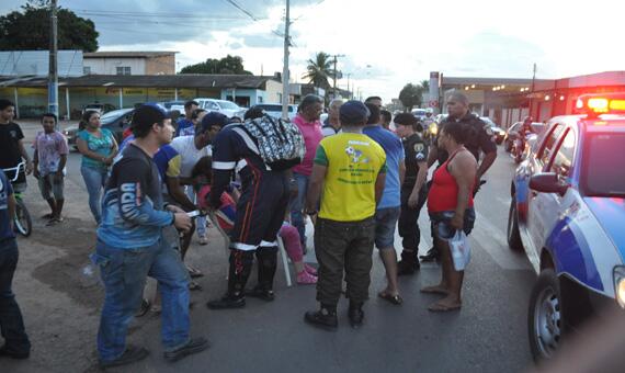 Em outro caso, mulher alcoolizada desmaiou em cima da faixa de pedestre (Foto: Rodrigo Sales)