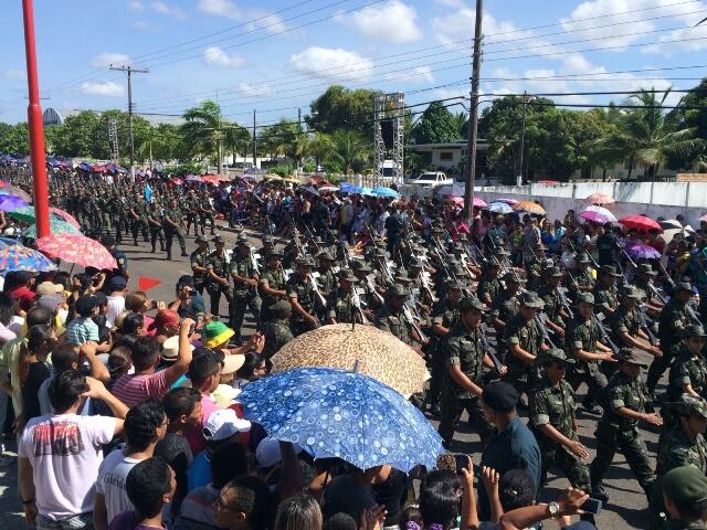 As tropas militares com suas viaturas encerram o desfile (Foto: Rodrigo Sales)