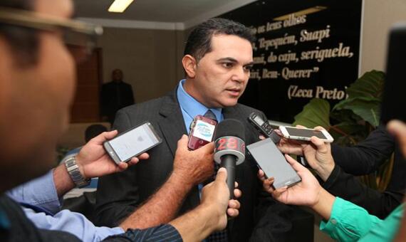 Presidente da ALE, Jalser Renier, afirmou que deputados terão que assinar ponto (Foto: Divulgação/SupCom-ALE)
