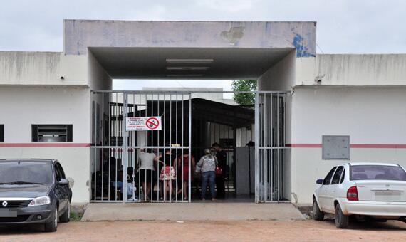 Agentes penitenciários acreditam que proibição seria para evitar gravação de fotos e vídeos que denunciem situação dos presídios (Foto: Arquivo/Folha)