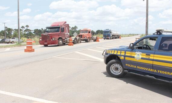 PRF registrou, no feriadão, apenas cinco acidentes com quatro pessoas feridas (Foto: Diane Sampaio)