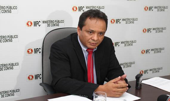 Paulo Sérgio Oliveira de Sousa reassumiu como procurador-geral do MPC (Foto: Diane Sampaio)