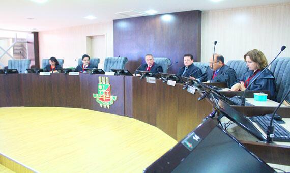 Tribunal Pleno do TJ começou julgamento dos processos na manhã de ontem (Foto: Diane Sampaio)