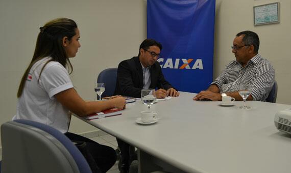Gerente regional da Caixa, Lamarck R. Mangueira, e o presidente do Sindsep, Gilberto Rosas (Foto: Divulgação)