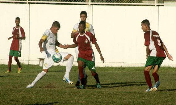 Os jogos serão no estádio Ribeirão (Foto: Lucas Luckezie)