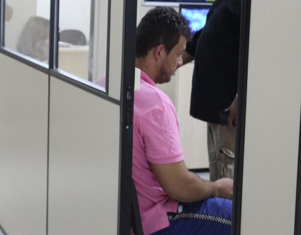 Thiago Souza prestou depoimento hoje no Núcleo e depois foi entregue na Penitenciária Agrícola (Foto: Diane Sampaio)