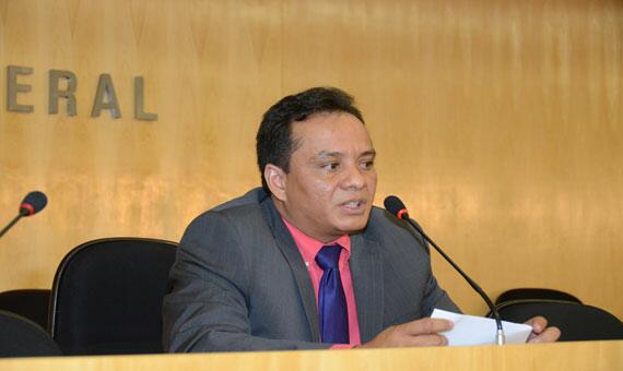 Procurador-geral de Contas, Paulo Sérgio Sousa, protocolou representação na Assembleia Legislativa (Foto: Arquivo/Folha)