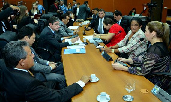 Comissão Geral ficou impossibilitada de dar continuidade às discussões (Foto: Charles Wellington/ALE)